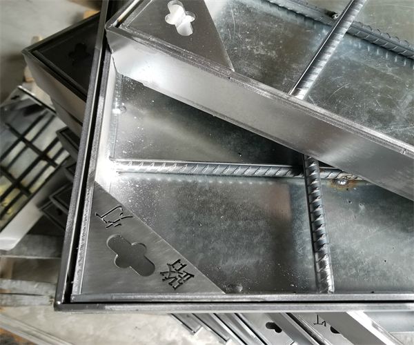 不銹鋼井蓋施工圖：、耐用、美觀的選擇