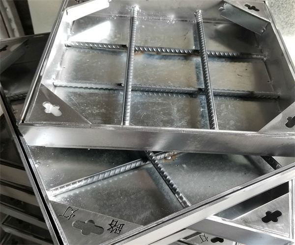 不銹鋼井蓋的藝術(shù)與實(shí)用性——現(xiàn)代城市基礎(chǔ)設(shè)施的選擇.txt