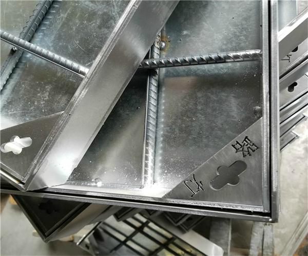 井蓋c250承重少噸 C250與D400的區別