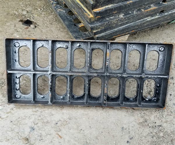 300x500雨水篦子：現(xiàn)代城市排水系統(tǒng)的守護(hù)者