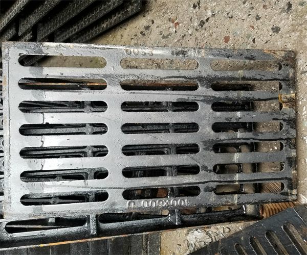 球墨鑄鐵篦子圖片：城市排水系統的堅固保障