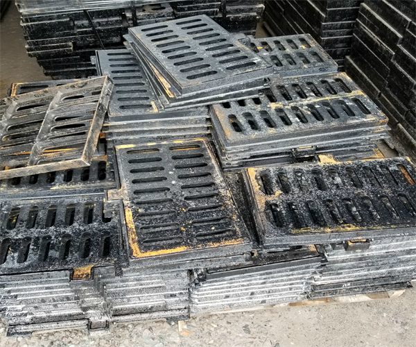 明水溝上面的雨水蓋板：城市生活的隱形守護(hù)者