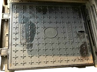 鋼蓋板圖片 鋼井蓋圖片
