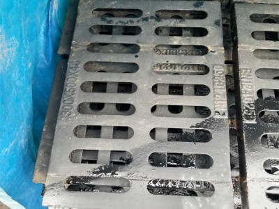鑄鐵溝蓋板：結實耐用的排水系統
