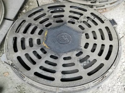 球墨井蓋鑄鐵井蓋哪個(gè)好一點(diǎn) 重型球墨鑄鐵雙層井座和井蓋
