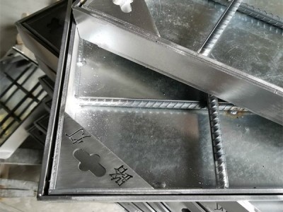 不銹鋼井蓋施工圖：、耐用、美觀的選擇