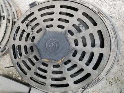 球墨鑄鐵井蓋600＊700 球墨鑄鐵井蓋廠家及電話