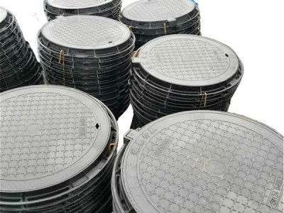 球墨鑄鐵井蓋600＊600 球墨鑄鐵井蓋廠家聯系電話